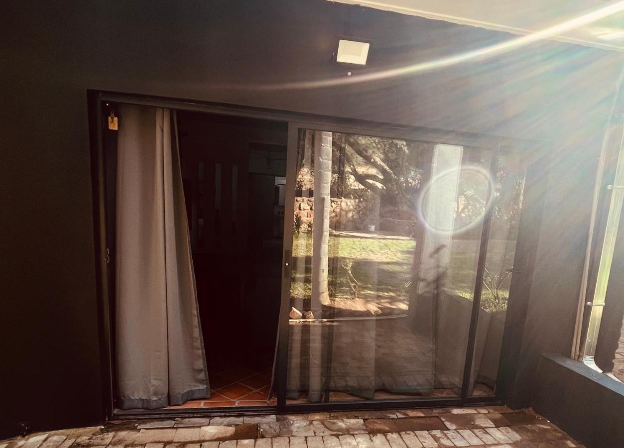The Hart House Bed & Breakfast Hartbeespoort Ngoại thất bức ảnh