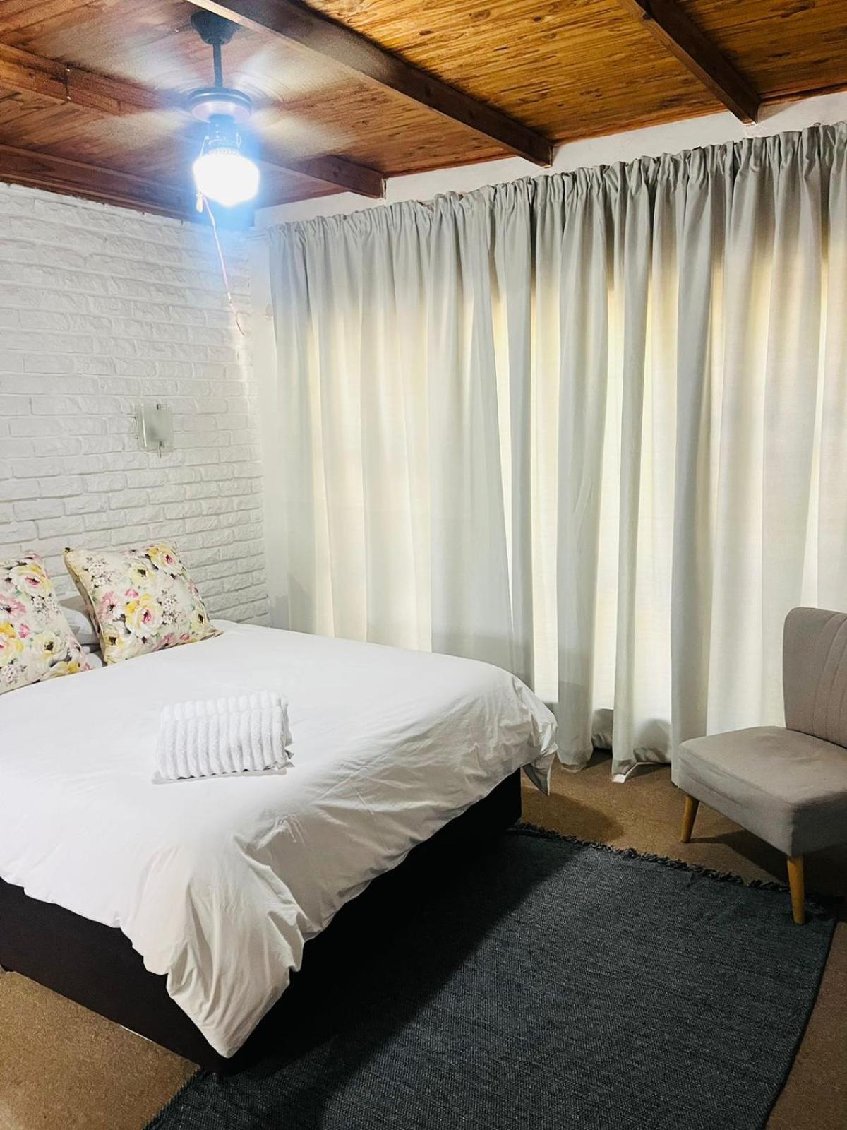 The Hart House Bed & Breakfast Hartbeespoort Ngoại thất bức ảnh